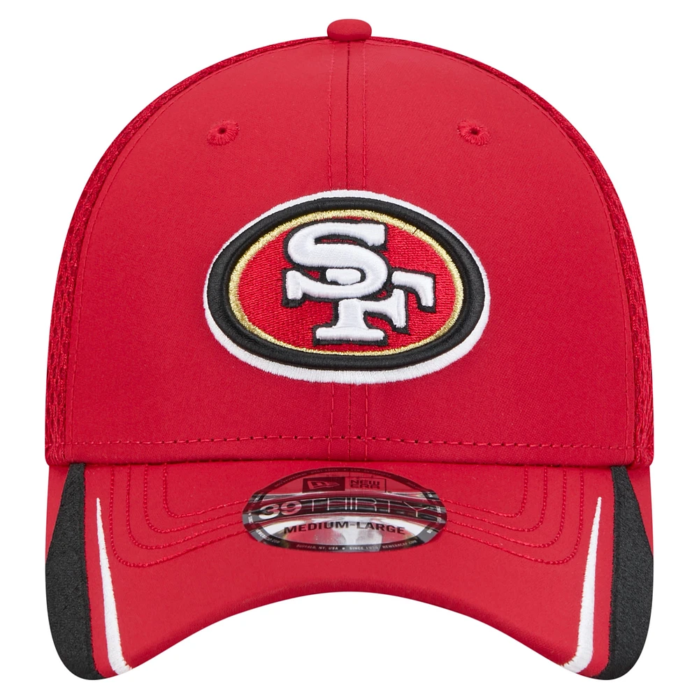 Men's New Era  Scarlet San Francisco 49ers Game Day Linear 39THIRTY Flex Hat
