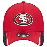 Men's New Era  Scarlet San Francisco 49ers Game Day Linear 39THIRTY Flex Hat