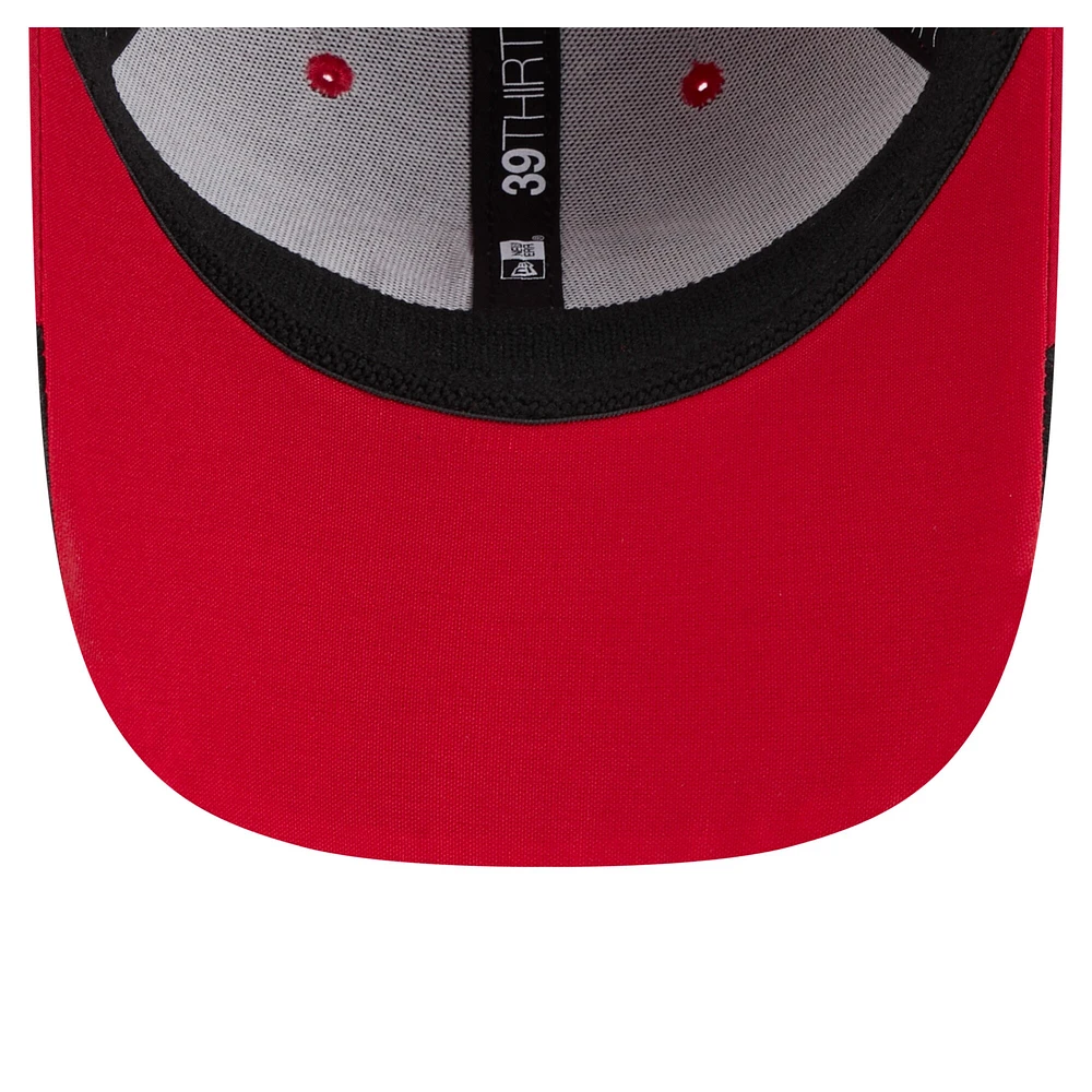 Men's New Era  Scarlet San Francisco 49ers Game Day Linear 39THIRTY Flex Hat
