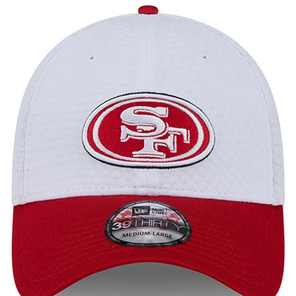 Casquette flexible 39THIRTY New Era pour hommes, blanc/écarlate, San Francisco 49ers 2024 NFL Training Camp