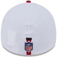 Casquette flexible 39THIRTY New Era pour hommes, blanc/écarlate, San Francisco 49ers 2024 NFL Training Camp