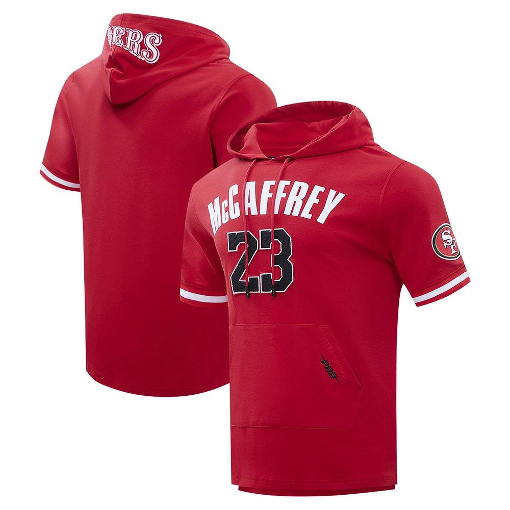 T-shirt à capuche avec nom et numéro de joueur Pro Standard Christian McCaffrey Scarlet San Francisco 49ers pour hommes