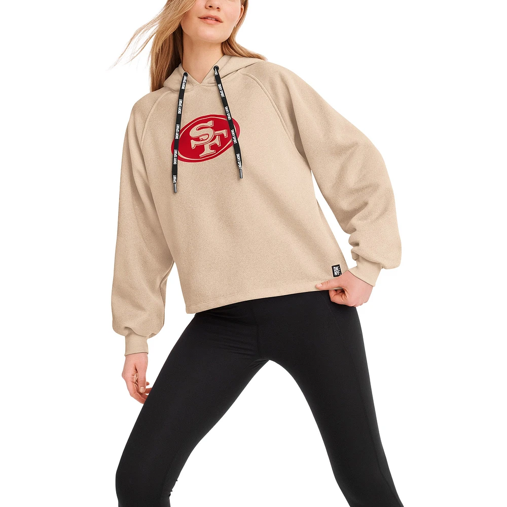 Sweat à capuche raglan DKNY Sport crème San Francisco 49ers Debbie Dolman pour femmes