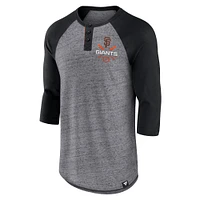 T-shirt à manches 3/4 Raglan Henley emblématique au-dessus de la chaleur des Giants San Francisco gris chiné/noir marque Fanatics pour hommes