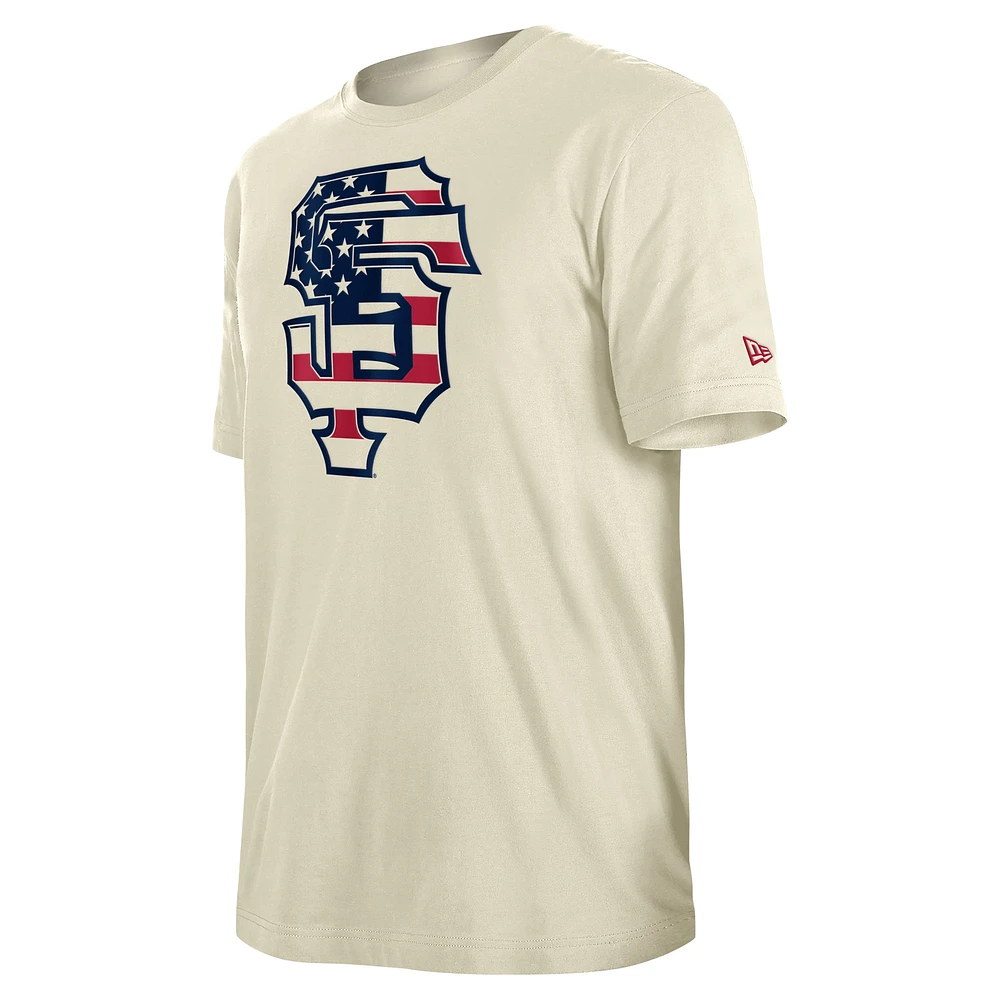 T-shirt crème New Era pour hommes des Giants de San Francisco Americana Flag Fill