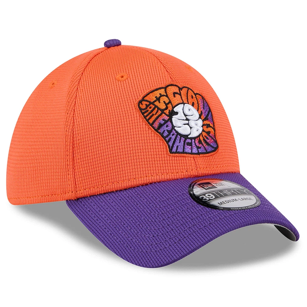 Casquette d'entraînement au bâton City Connect 39THIRTY Flex orange/violet New Era pour homme des Giants de San Francisco 2025