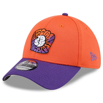 Casquette d'entraînement au bâton City Connect 39THIRTY Flex orange/violet New Era pour homme des Giants de San Francisco 2025