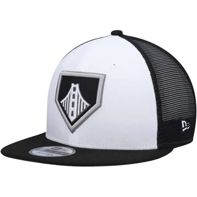 San Diego Padres New Era Vert Squared Trucker 9FIFTY Snapback Hat - Black