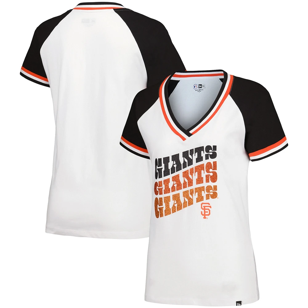 T-shirt blanc à col en V raglan double reliure jersey New Era pour femmes des Giants de San Francisco