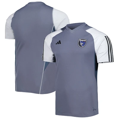 Maillot d'entraînement sur le terrain adidas San Jose Earthquakes 2023 gris pour homme