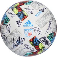 Ballon de football autographié par les San Jose Earthquakes lors de la saison 2022 de la MLS avec 25 signatures