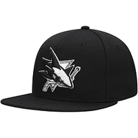 Men's Mitchell & Ness  Black San Jose Sharks Team Snapback Hat