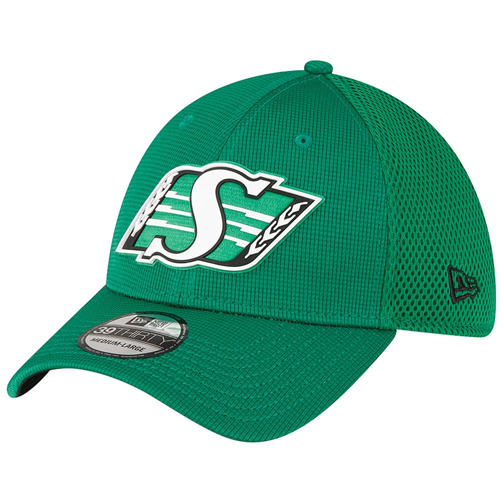 Casquette Flexline 39THIRTY Sideline des Roughriders de la Saskatchewan New Era verte pour homme