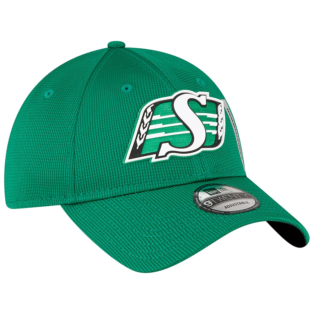 Casquette ajustable 9TWENTY Sideline des Roughriders de la Saskatchewan New Era verte pour homme