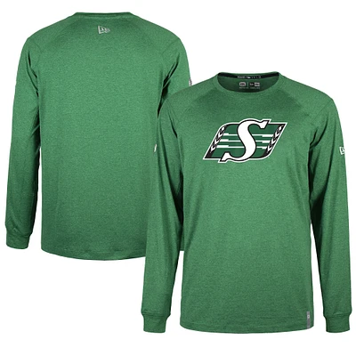 T-shirt à manches longues pour homme vert Saskatchewan Roughriders Sideline Thrive Performance de New Era