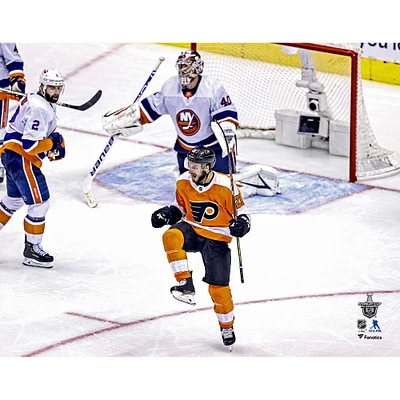 Scott Laughton, joueur non signé des Flyers de Philadelphie, match 5 séries éliminatoires la Coupe Stanley 2020 contre les Islanders New York, photographie célébration du but gagnant en prolongation