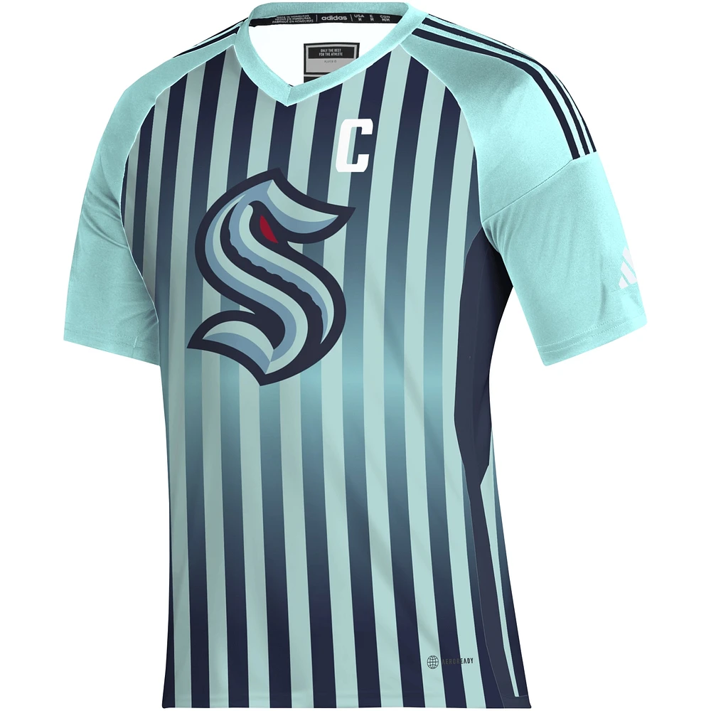 Haut de football adidas Seattle Kraken AEROREADY Raglan bleu clair pour hommes