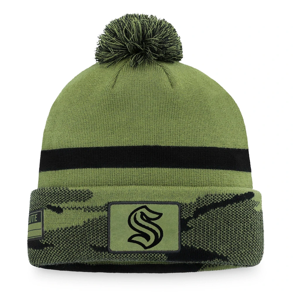 Fanatics Camo/Black Seattle Kraken Military Appréciation pour hommes - Bonnet en tricot à revers avec pompon