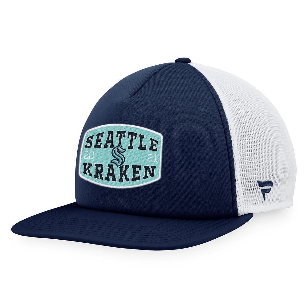 Casquette Snapback de camionneur avec patch frontal en mousse Seattle Kraken Fanatics Deep Sea bleu/blanc pour hommes