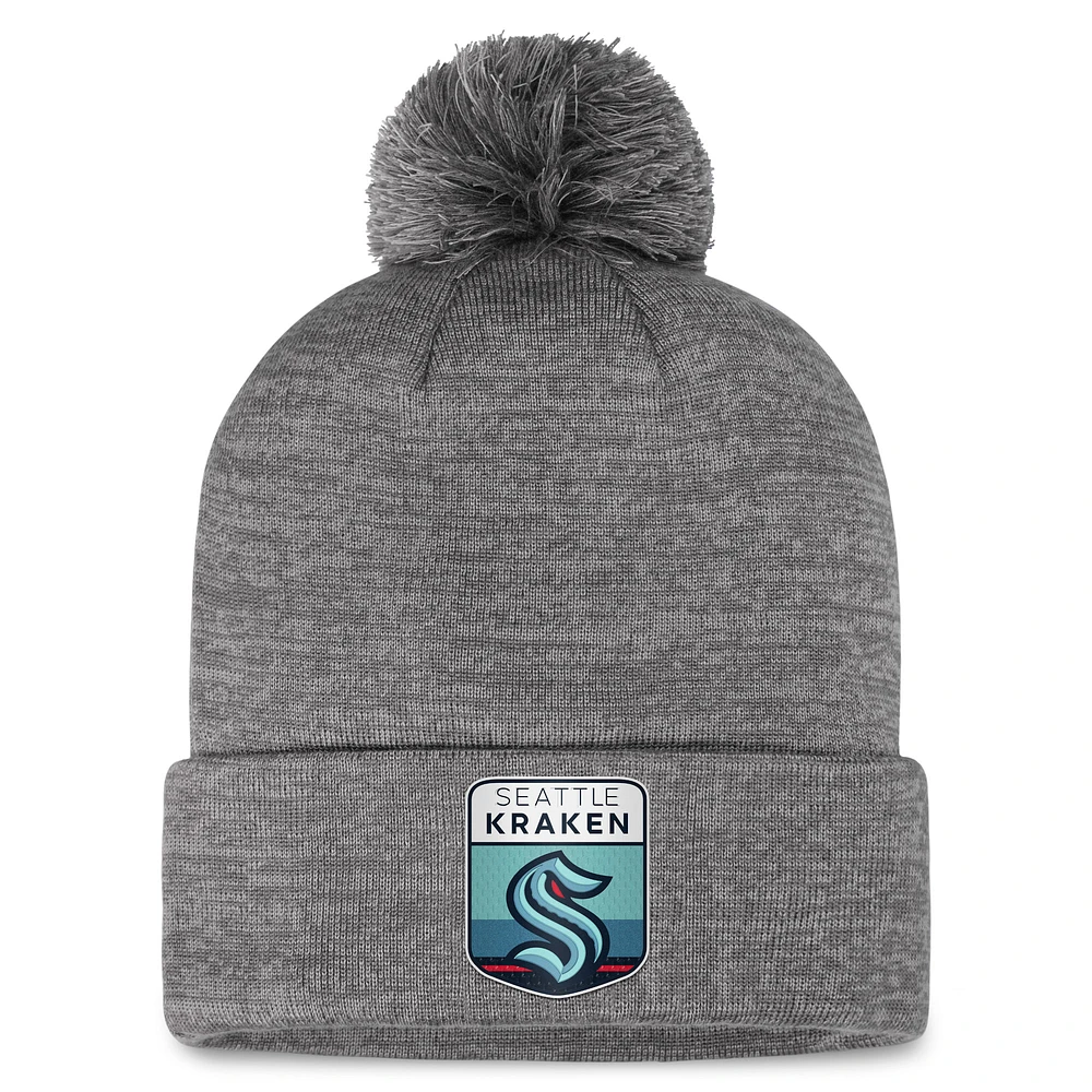 Bonnet en tricot à revers avec pompon Seattle Kraken Authentic Pro Home Fanatics gris pour hommes