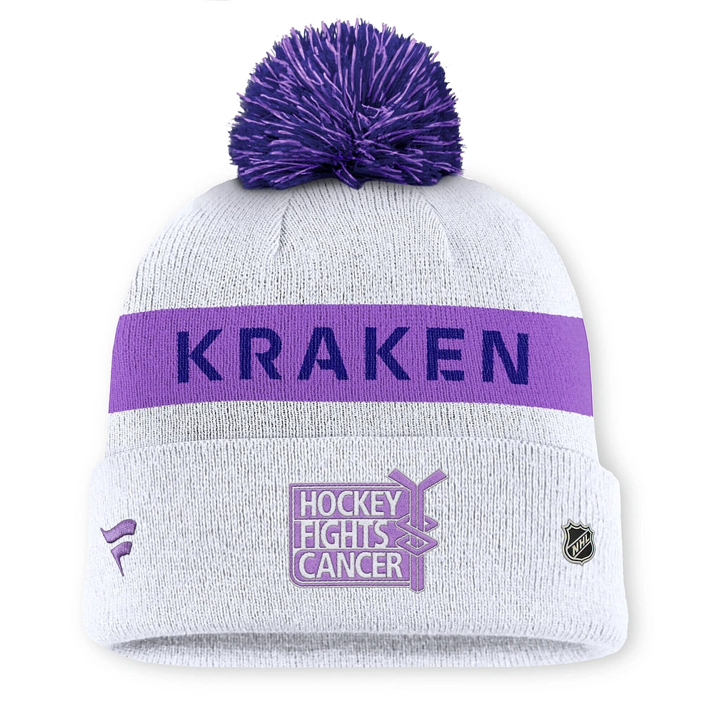 Bonnet tricoté à revers avec pompon pour homme Fanatics White Seattle Kraken Hockey Fights Cancer