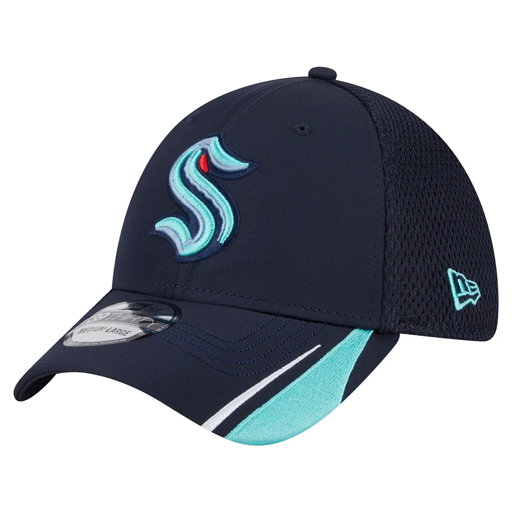 Casquette 39THIRTY Flex linéaire bleu marine Seattle Kraken de New Era pour homme