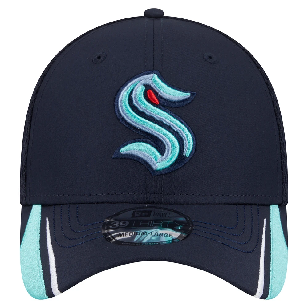 Casquette 39THIRTY Flex linéaire bleu marine Seattle Kraken de New Era pour homme