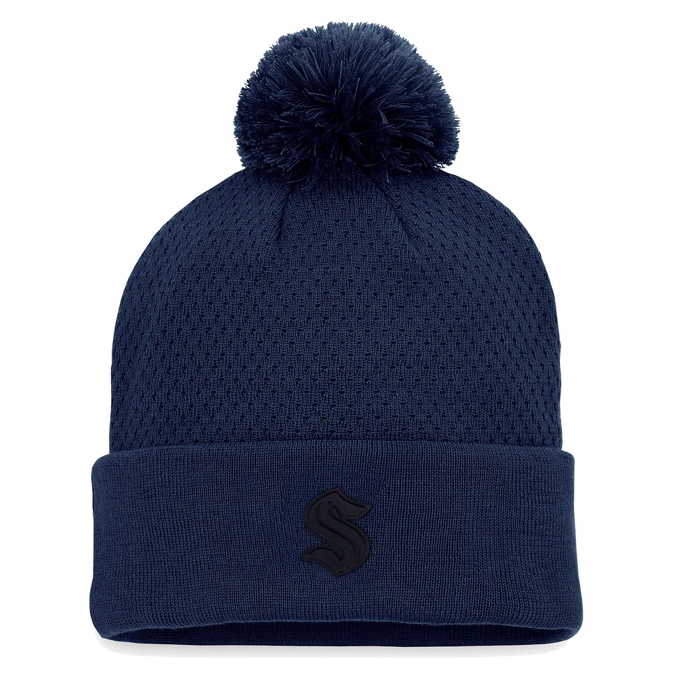 Bonnet en tricot à revers Seattle Kraken Authentic Pro Road Fanatics Deep Sea Blue pour femmes avec pompon