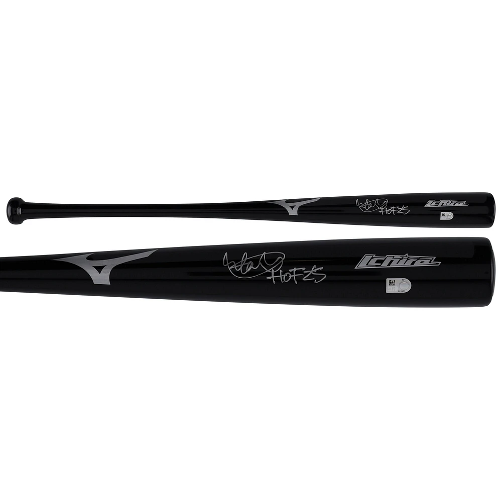 Batte de baseball Mizuno noire dédicacée par Ichiro Suzuki des Seattle Mariners avec inscription « HOF 25 »