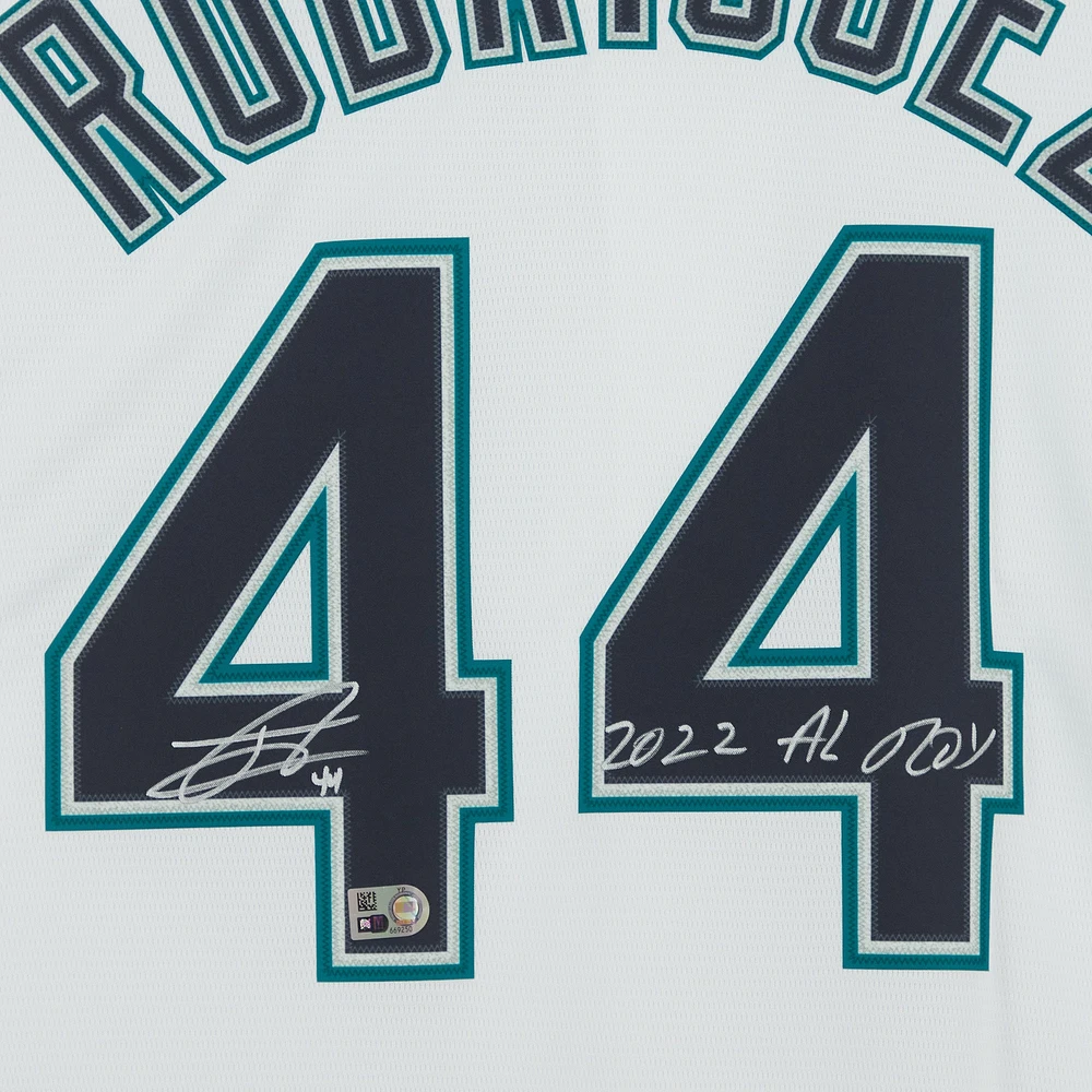 Maillot réplique Nike blanc autographié par Julio Rodriguez des Seattle Mariners avec l'inscription « 2022 AL ROY »