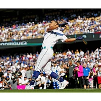 Julio Rodriguez, joueur non signé des Mariners de Seattle, continue à jouer au bâton lors du derby home runs T-Mobile