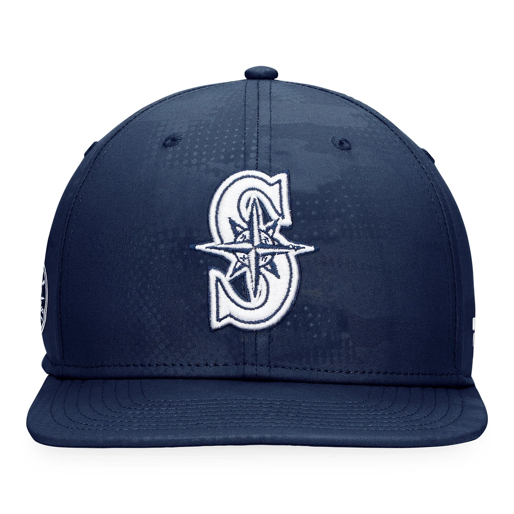 Casquette Snapback emblématique à motif camouflage ton sur ton pour homme Fanatics Navy Seattle Mariners