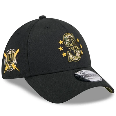 Casquette flexible 39THIRTY pour la Journée des forces armées 2024 Seattle Mariners New Era noire hommes