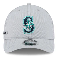 Casquette ajustable MLB Clubhouse 9FORTY M-Crown 2025 des Mariners de Seattle de New Era pour homme, gris