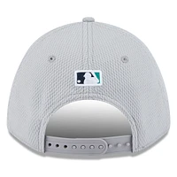 Casquette ajustable MLB Clubhouse 9FORTY M-Crown 2025 des Mariners de Seattle de New Era pour homme, gris