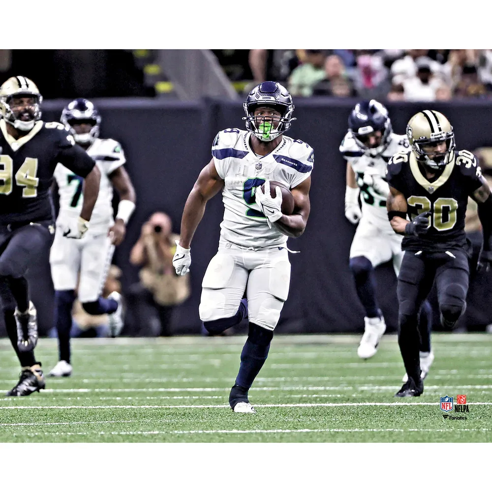 Lids Kenneth Walker III Seattle Seahawks Fanatics Authentic Unsigned  69-Yard Rushing Touchdown Photograph