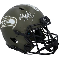 Casque authentique Riddell Salute To Service Speed ​​2022 autographié par Marshawn Lynch des Seattle Seahawks