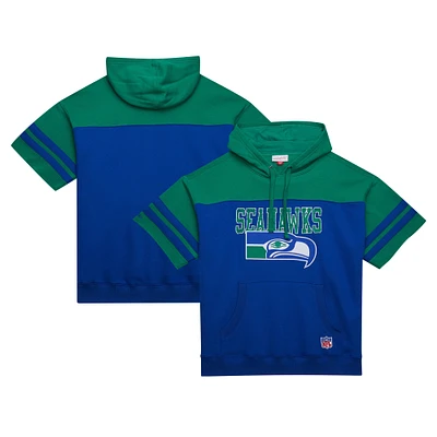 Sweat à capuche manches courtes avec logo vintage Mitchell & Ness Royal Seattle Seahawks Off Field pour hommes