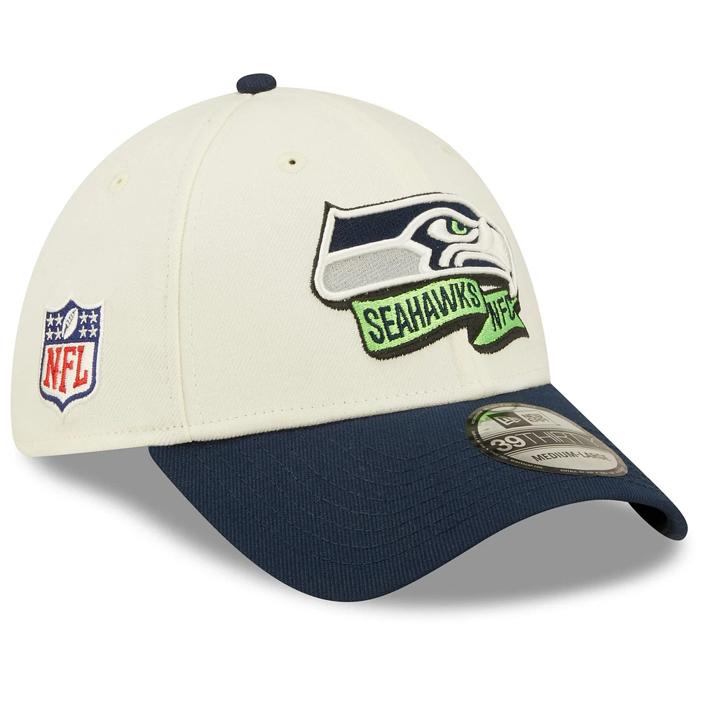 Casquette New Era pour homme crème/bleu marine College Seattle Seahawks 2022 Sideline 39THIRTY 2-Tone Flex Hat