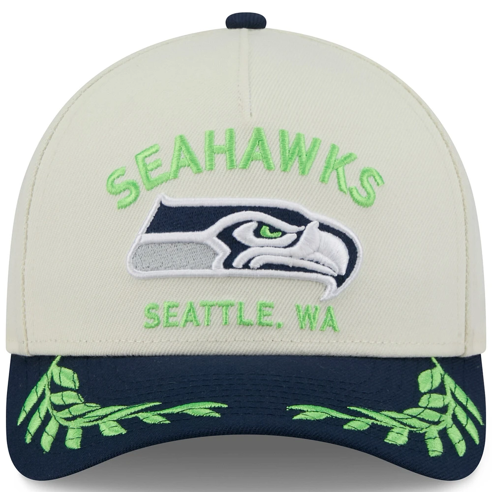 Casquette ajustable New Era 9FORTY A-Frame M-Crown pour homme, couleur crème/bleu marine universitaire, des Seattle Seahawks, draft NFL 2025