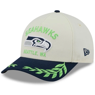 Casquette ajustable New Era 9FORTY A-Frame M-Crown pour homme, couleur crème/bleu marine universitaire, des Seattle Seahawks, draft NFL 2025