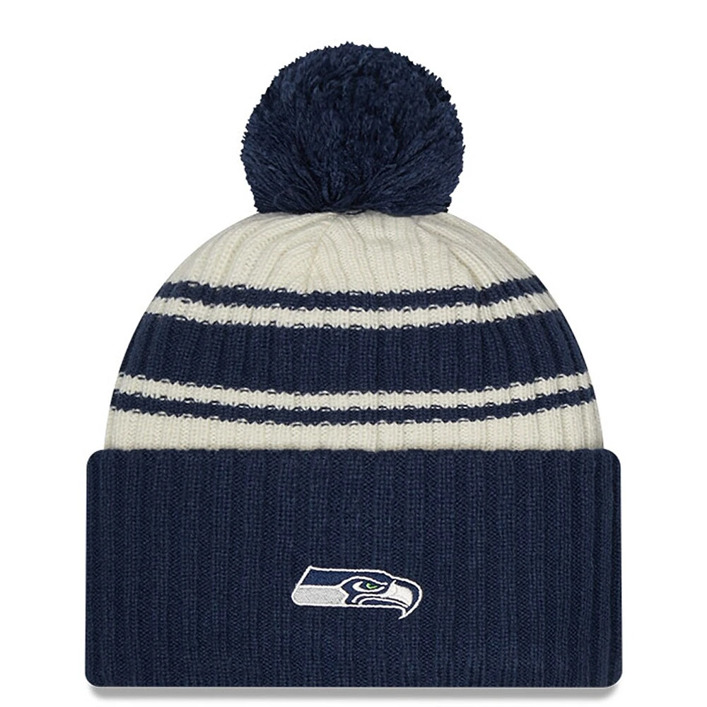 New Era Seattle Seahawks 2022 Sideline crème/bleu marine pour homme - Bonnet sport en tricot à revers avec pompons