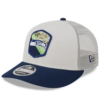 Casquette ajustée 59FIFTY Low Profile 59FIFTY pour hommes New Era Stone/College Navy Seattle Seahawks 2023 Salute To Service