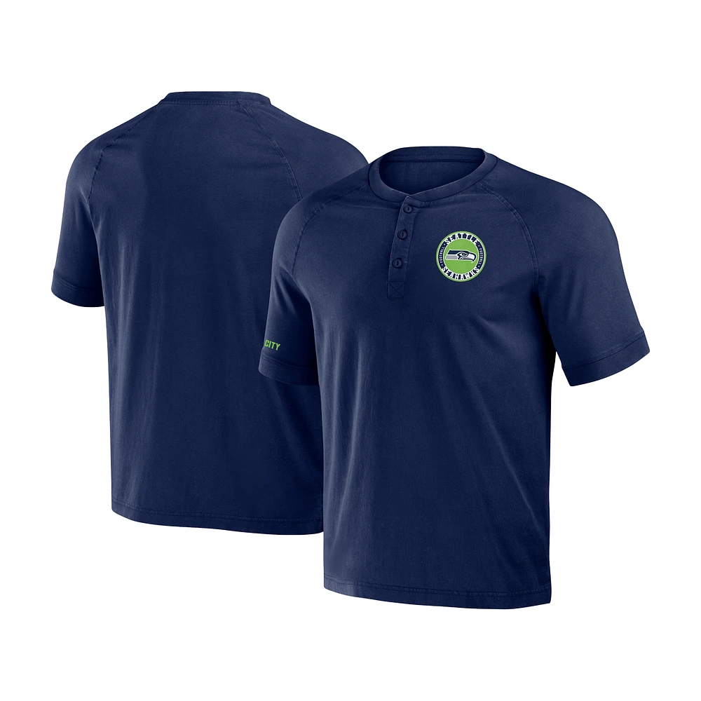 T-shirt Henley délavé bleu marine pour homme de la collection NFL x Darius Rucker Fanatics des Seattle Seahawks