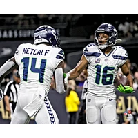 Tyler Lockett et DK Metcalf des Seattle Seahawks non signés célébrant un touchdown