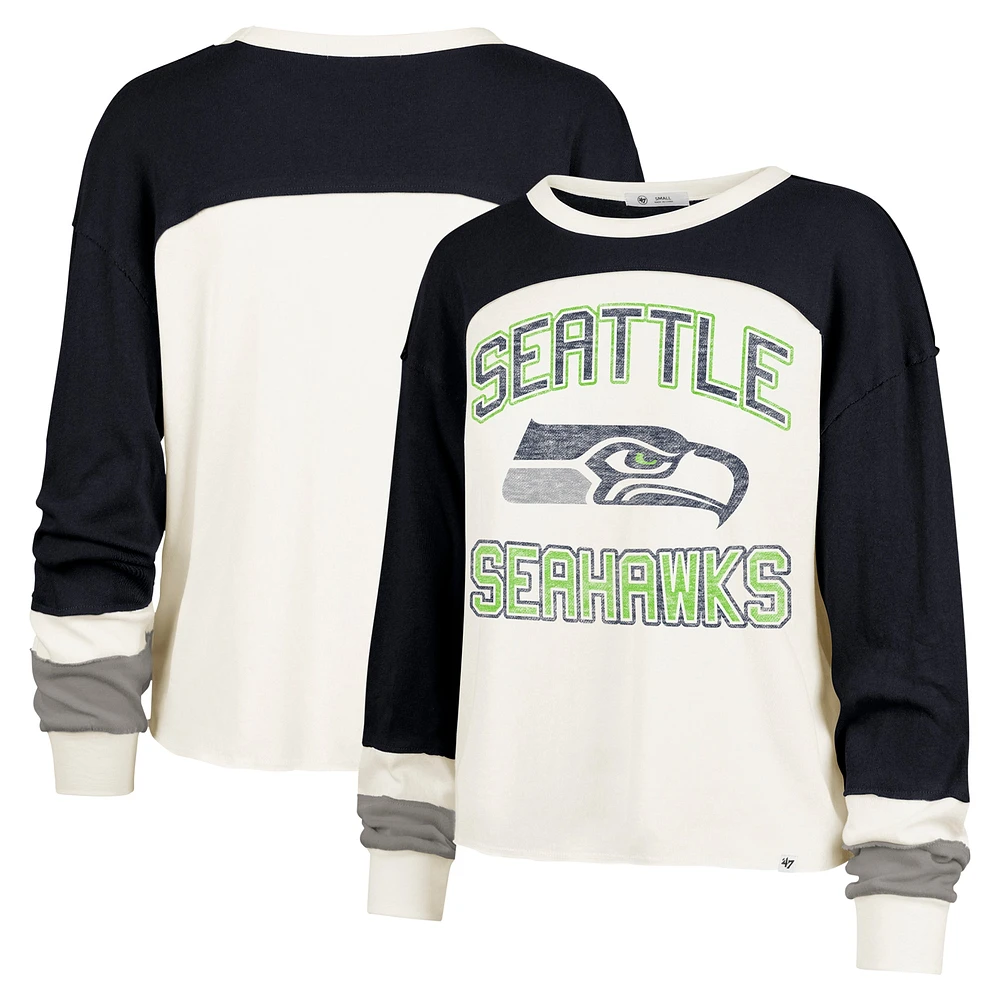 Haut court à manches longues raglan Double Header Curve '47 Cream pour femme des Seattle Seahawks