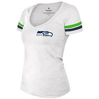 T-shirt blanc à col en V avec nom et numéro de joueur mode des Seattle Seahawks marque Russell Wilson fanatiques pour femmes