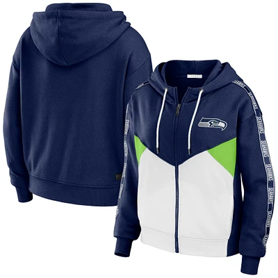 Sweat à capuche court léger et zippé bleu marine/blanc blocs de couleurs des Seattle Seahawks pour femme par Erin Andrews