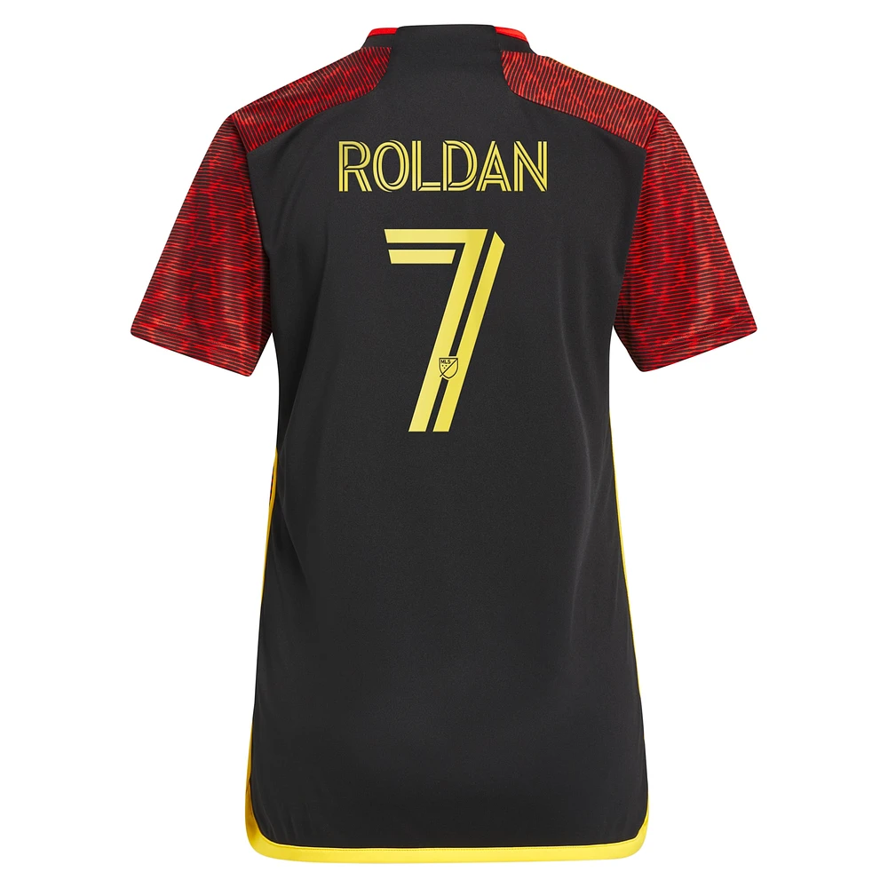 Maillot de joueur réplique pour femme adidas Cristian Roldan Seattle Sounders FC 2024 The Bruce Lee Kit