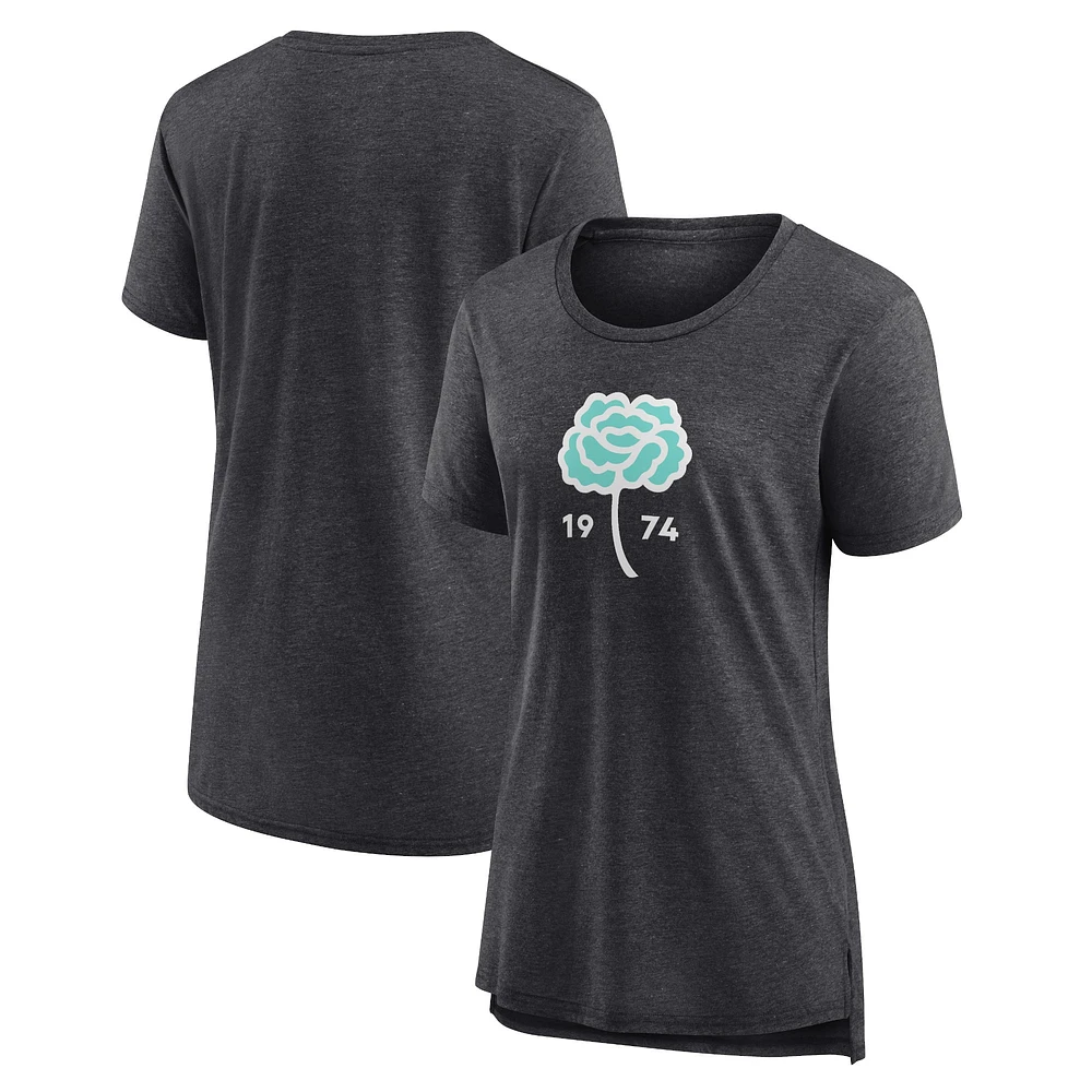 T-shirt tri-mélange à œillets en détresse Fanatics Heather Charcoal pour femmes Seattle Sounders FC